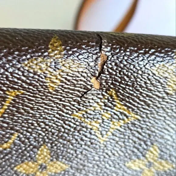 Louis Vuitton Menilmontant MM - Picture 15 of 16